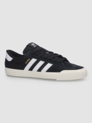 Adidas regala 2024 scarpe 95 anni